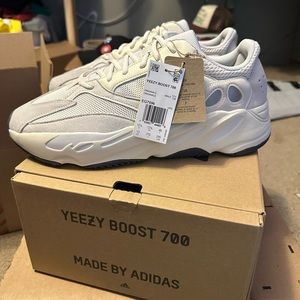 Adidas Yeezy Boost 700 Analog EG7596